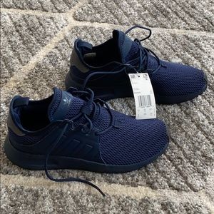 🌀NWT Adidas sneaker (mens size 6=womens size 7)🌀